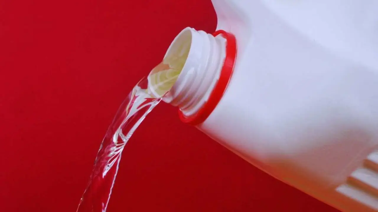 Attenzione! Non usare mai la candeggina sul legno